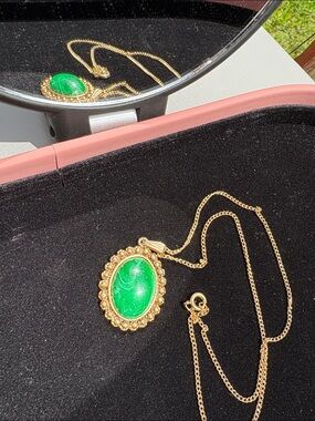Vintage Ornate Gold Bezel Faux Malachite Swirled Green Cabochon Necklace #325
